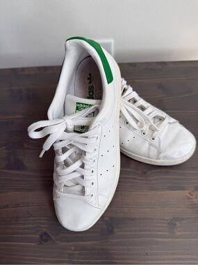 Adidas Stan Smith sneakers
8.5